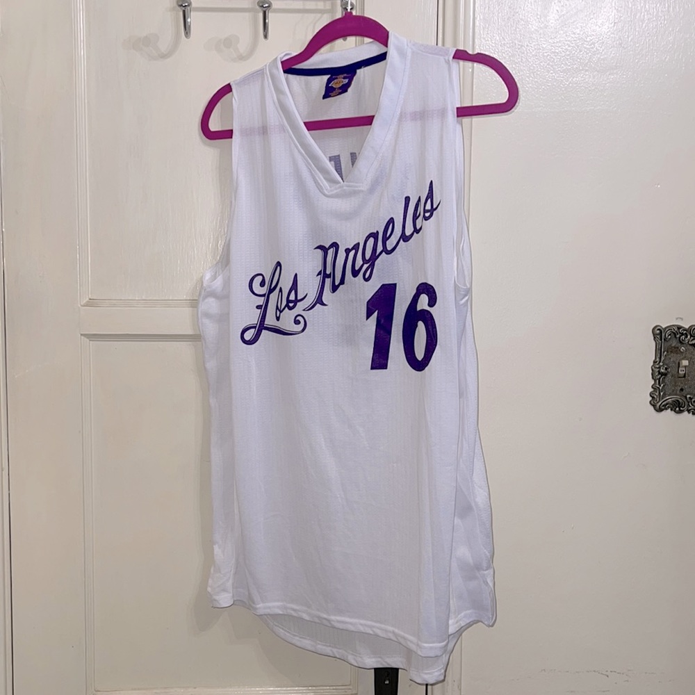 Lakers Top
